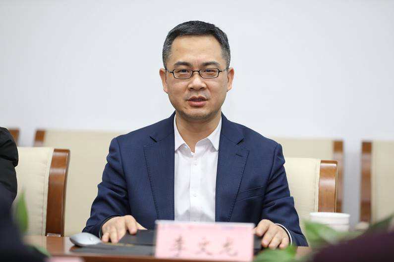 8b9e6ecc81e62efbd0602c691f58833